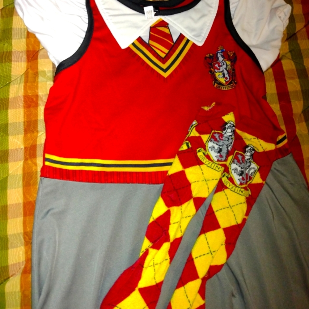 Hermione granger one size fits all dress and Gryffindor sicks